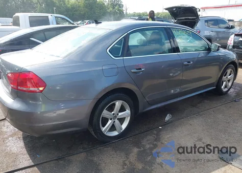 2015 Volkswagen Passat 1.8T Limited Edition из США, поврежденный, VIN 1VWAT7A36FC102601